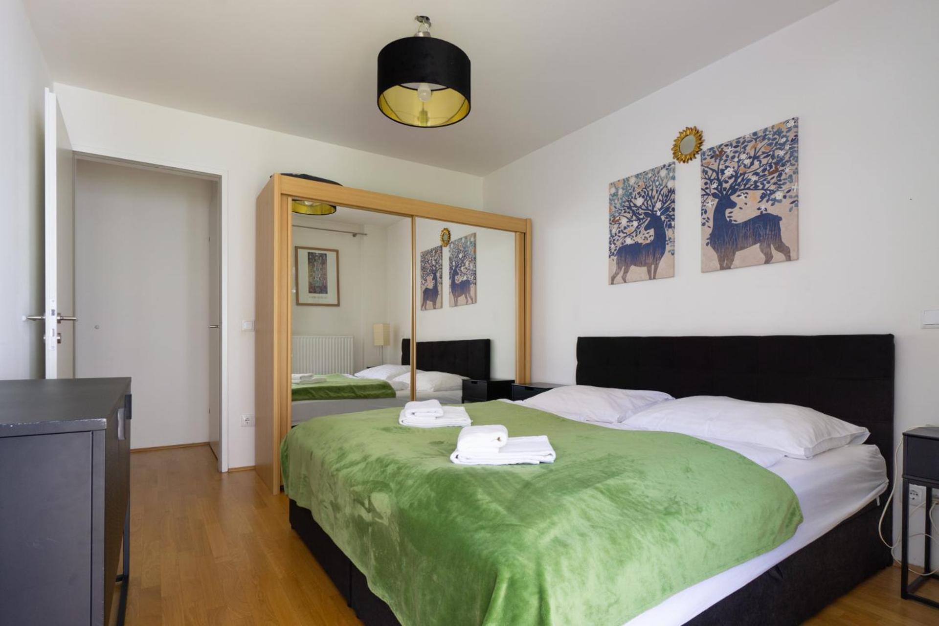 Apartment With Garden Close To Stadthalle, Westbahnhof Wenen Buitenkant foto