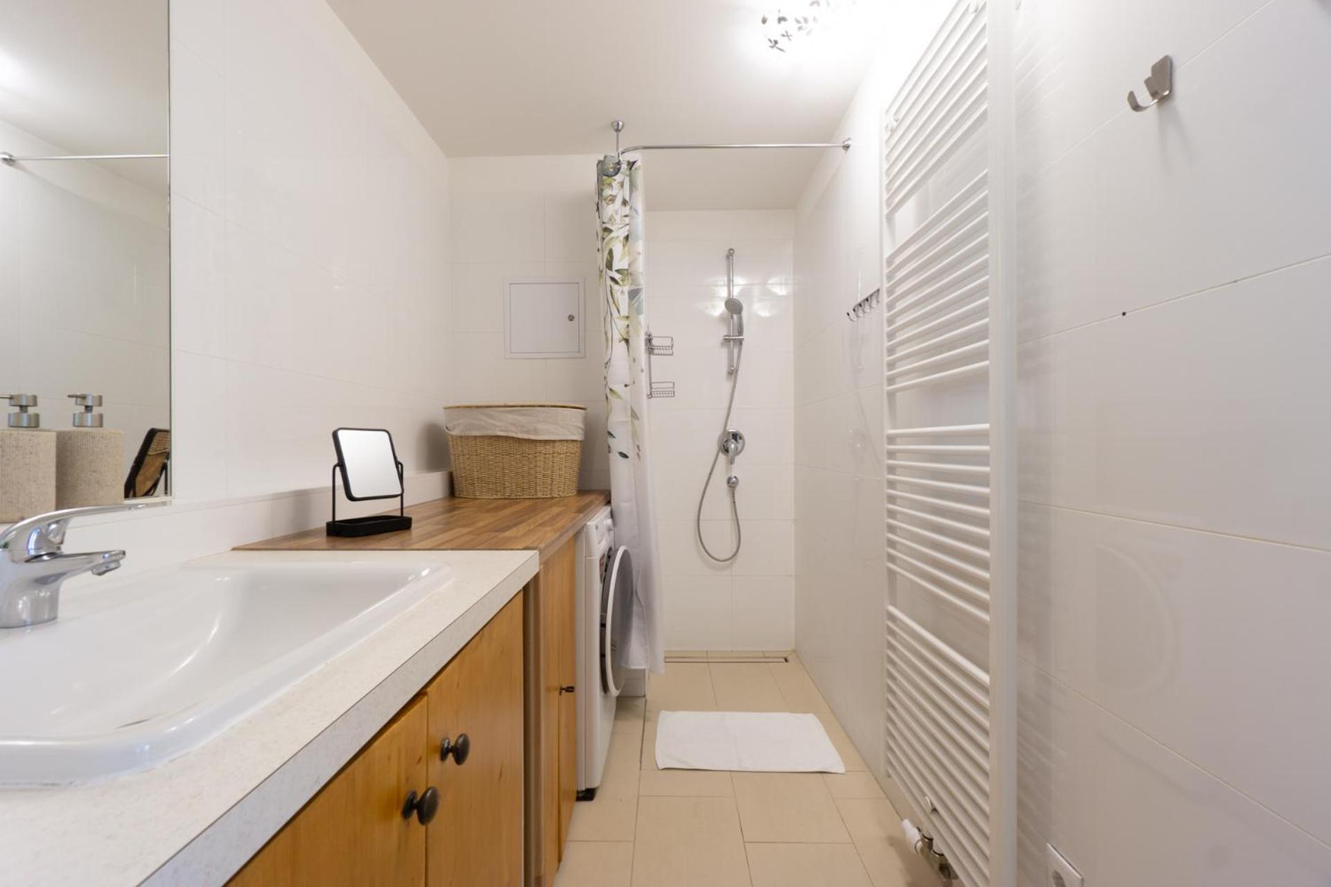Apartment With Garden Close To Stadthalle, Westbahnhof Wenen Buitenkant foto